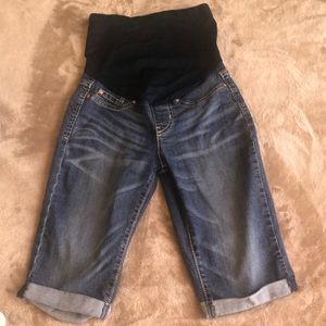 Maternity shorts/capris